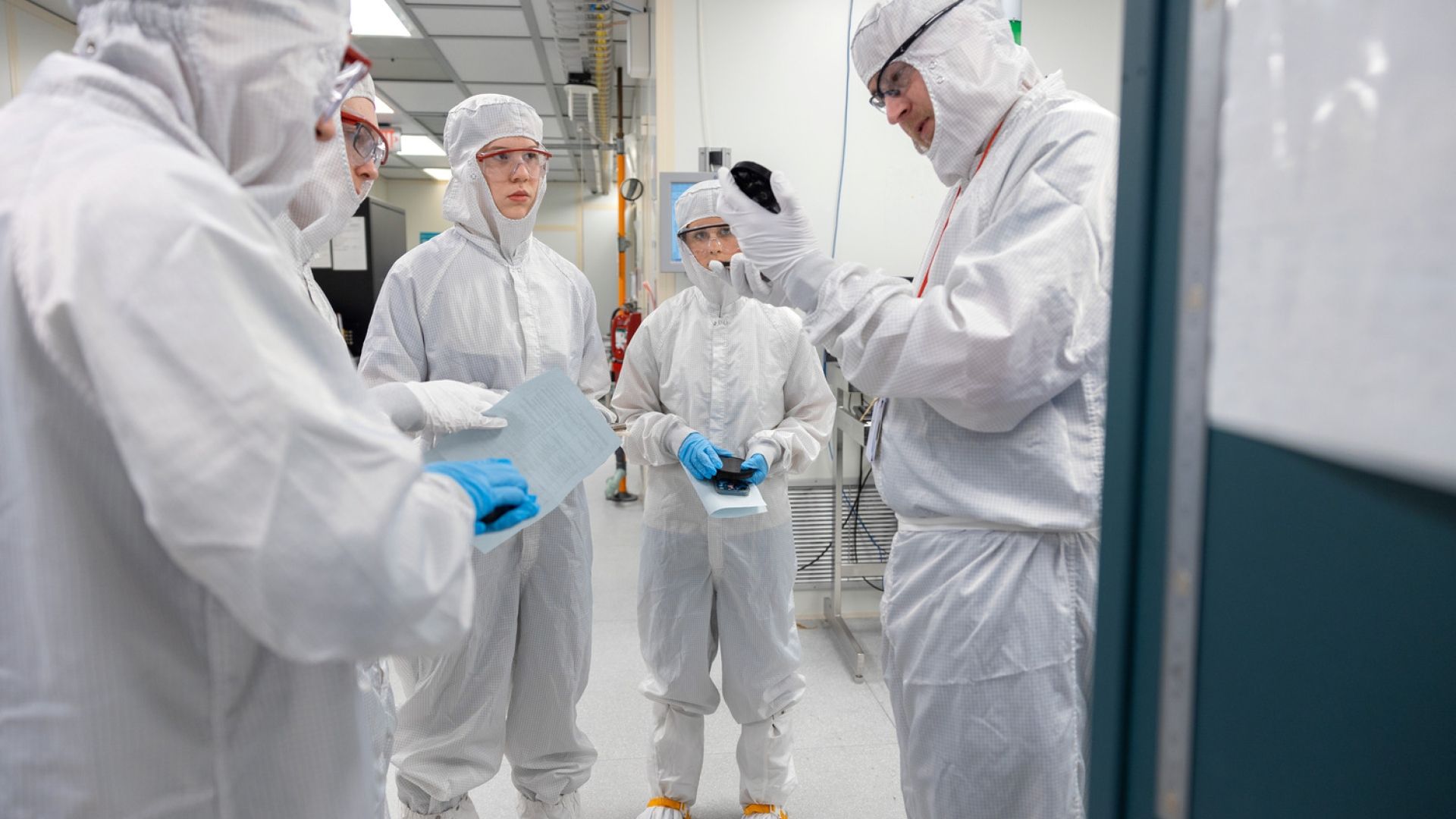 Students in Micro-Nano Cleanroom